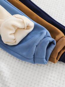 SHEIN 4-częściowy zestaw młodzieżowy dla chłopców, wygodny, modny, prosty i praktyczny, dopasowujący się do każdego stroju, z dekoracją Zhangzai, miękki, wygodny, gruby, spodnie, zestaw szkolny dla chłopców, pasujące do rodziny, na przyjęcie urodzinowe, odpowiedni do codziennego życia, odpowiedni do szkoły, odpowiedni do podróży, odpowiedni do uprawiania sportu, odpowiedni na jesień i zimę