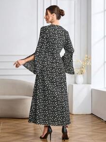 Al Najma Robe femme col V à manches évasées, ceinture à nouer à la taille, contraste de couleur noir et imprimé floral violet