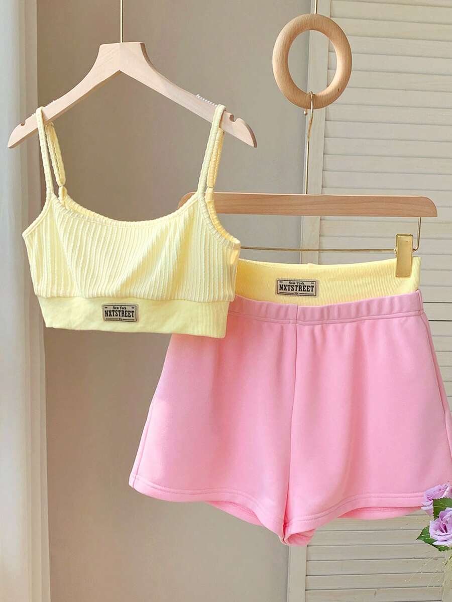 Comfortcana 女士休闲街头时尚字母印花短款上衣和二合一短裤套装，夏季字母印花背心和撞色拼接长裤，奶油黄和粉色，可爱的衣服 - 彩色 - 查看 1