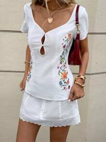 SHEIN Frenchy Áo sơ mi tay ngắn thêu hoa giản dị cho nữ mùa hè - trắng - Xem 3