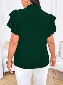 SHEIN Clasi 大码纯色缺口领荷叶边休闲短袖衬衫 - 墨綠色 - 查看 2