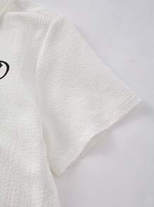 SHEIN 1 件青少年男孩休闲运动街头时尚白色翻领衬衫，纹理面料上有大字母图案，适合返校，适合生日派对、晚会、表演、婚礼、洗礼、开幕式，日常适合日常使用，适合上学，适合旅行，适合运动，适合春夏和秋季，适合白色上衣学校返校白色 T 恤 Y2k 上衣 - 白色 - 查看 7