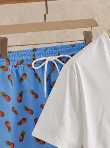 Manfinity NXTstreet 2 件套男士休闲菠萝印花宽松落肩 T 恤和短裤套装，适合日常穿着 - 彩色 - 查看 4