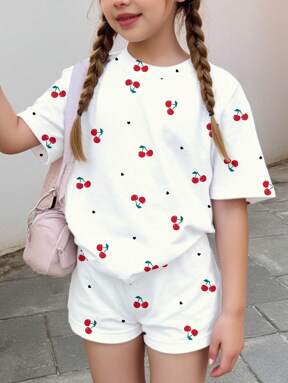 SHEIN Conjunto informal de 2 piezas con estampado de cerezas en forma de corazón "Cherry Girl" de manga corta y pantalones cortos para niña preadolescente, adecuado para verano, playa y vacaciones