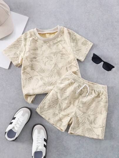 SHEIN 2 件装小男孩休闲纯色 T 恤 + 短裤套装，适合日常、上学、旅行、户外玩耍、夏季