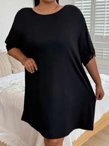 SHEIN Chemise de nuit casual en tricot avec bordure en dentelle, grande taille, noire