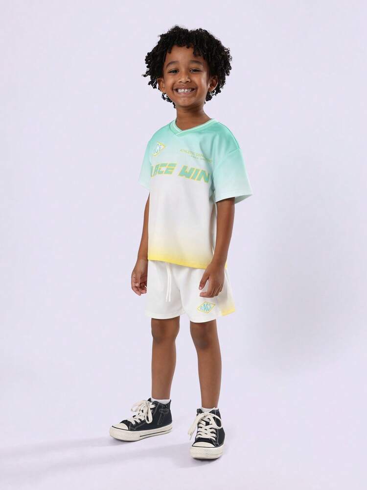 T-shirt a maniche corte con scollo a V e pantaloncini coordinati con effetto sfumato sfumato