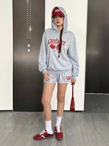 SHEIN Conjunto Casual de Moletom e Shorts Estampa de Cereja, Ajuste Folgado, Confortável, para Adolescentes - Cinza Claro - Visão 2