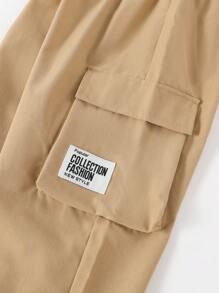 SHEIN 2 件套小男孩纯色短袖 T 恤和字母印花工装裤，休闲返校装 - 彩色 - 查看 6