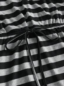 SHEIN BASICS Abito casual a maniche corte, a collo rotondo, a maglia aderente a righe, taglie forti - Bianco e nero - Visualizzare 4