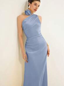 Revavyn 浪漫派对礼服，缎面斜肩，腰部褶饰设计，修身连衣裙，搭配 3D 花朵颈链，女士长款无袖连衣裙 - 淺藍色 - 查看 5