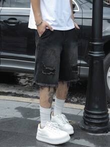 Manfinity EMRG Quần short denim nam dáng rộng dài đến đầu gối, có túi, gấu quần rách, kiểu dáng thoải mái. - màu đen - Xem 4