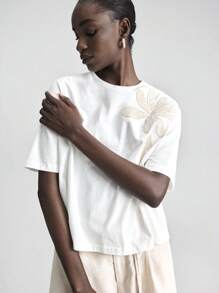 Ontre Women's Four Seasons White Light Resort Style Daily Wear T-Shirt, Elegant Resort Wear, Loose And Comfortable Versatile Patch Embroidery Short Sleeve Round Neck Simple And Fashionable - White - View 6