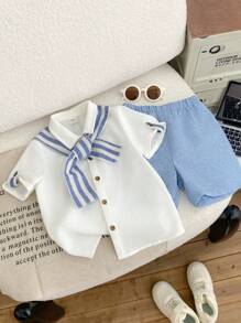 3 件套年轻男童休闲舒适百搭短袖衬衫、图案斗篷和条纹短裤套装