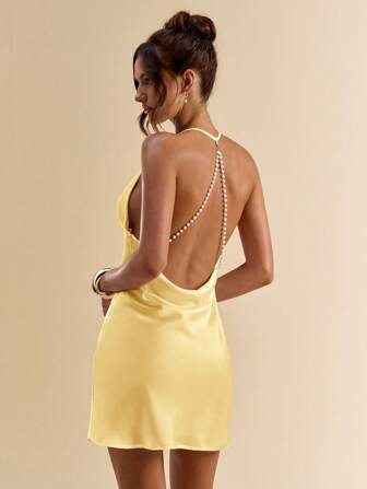 SHEIN BAE Damen Sommer Weiß einfarbiges Trägerkleid mit Perlen Kette Dekor am Nacken, geeignet für Abschlussballsaison und Hochzeitssaison