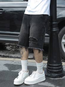 Manfinity EMRG Quần short denim nam dáng rộng dài đến đầu gối, có túi, gấu quần rách, kiểu dáng thoải mái. - màu đen - Xem 3