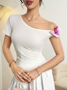 Modelyn Women's Elegant Asymmetrical Floral Decorated Asymmetrical Neck Asymmetrical Hem Short Sleeve T-Shirt - White - View 4