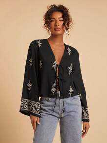 Travachic 深 V 领黑色梭织衬衫，喇叭袖，全身印花，女士波西米亚风上衣，前系带上衣，波西米亚风衬衫，前系带衬衫，适合度假、下午茶、婚礼季节、海滩邮轮度假、城市公路旅行度假、波西米亚风度假、音乐节、沙滩装、复活节、海滩，优雅女士上衣 - 黑色 - 查看 3