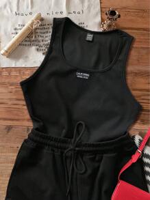 SHEIN EZwear Completo sportivo casual, composto da canotta crop aderente con toppe ricamata "California" e pantaloncini con laccetto, set da 2 pezzi, adatto per attività sportive estive da donna