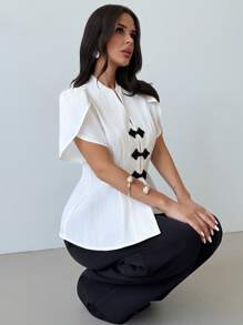 Firerie 女式白色中式立领纽扣花瓣袖喇叭下摆衬衫上衣，适合春夏季、通勤、优雅、办公室、母亲节穿着 - 白色 - 查看 7