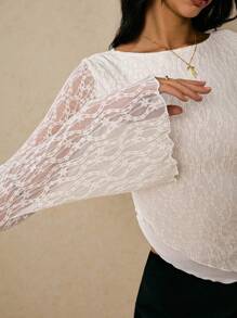 Poéselle 女士花卉蕾丝圆领喇叭袖荷叶边下摆时尚T恤 - 杏色 - 查看 3