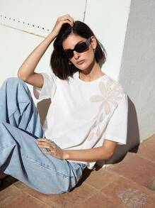 Ontre Women's Four Seasons White Light Resort Style Daily Wear T-Shirt, Elegant Resort Wear, Loose And Comfortable Versatile Patch Embroidery Short Sleeve Round Neck Simple And Fashionable - White - View 3