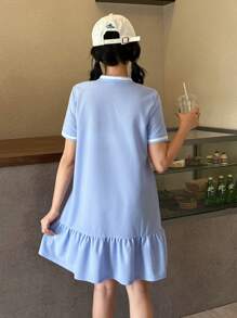 SHEIN 青少年女孩休閒舒適針織純色洋裝，學院風藍色 Polo 領洋裝，荷葉邊下擺領口洋裝 - 藍色 - 查看 3