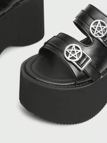 Sugerpunk 哥特式休闲厚底坡跟凉鞋，圆头镂空 5.0 英寸厚底，朋克圆形星星装饰前扣皮革一脚蹬女鞋，适合户外休闲、派对、通勤