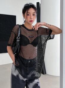 DAZY Top transparente sin sostén con parches de letras y hombros caídos para salir - Negro - Ver 5