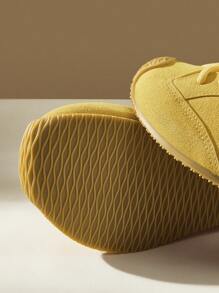 CUCCOO EASI 女士刺绣圆头平底休闲运动鞋，透气仿麂皮黄色日常室内/室外运动鞋 - 黃色 - 查看 7