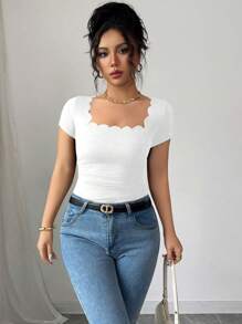 Chiquease Camiseta de mujer con cuello cuadrado, mangas cortas, cintura fruncida y borde ondulado en negro, versátil para el verano