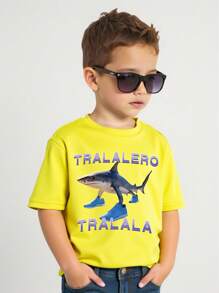 SHEIN 小男孩休闲鲨鱼图案印花黄色圆领短袖 T 恤，夏季 - 黃色 - 查看 1