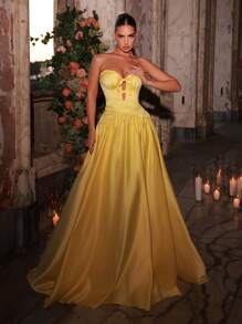 Glamrae Robe élégante en satin jaune brillant, décolleté en V profond sans bretelles, avec nœud décoratif, taille basque extra large, ourlet extra large, dos réglable. Convient pour les sorties, les vacances, les anniversaires, les fêtes, les mariages, les bals de promo et les galas formels. - Jaune citron - Voir 1