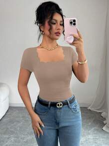 Selianne 全新夏季百搭黑色波浪下摆方领短袖侧褶女式T恤 - 卡其色 - 查看 4