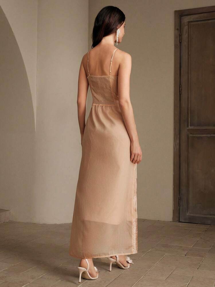 Vestido largo sin mangas de color sólido con cintura ceñida y detalles con adornos