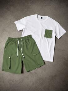Manfinity LEGND Conjunto informal de camiseta y pantalones cortos con bolsillo y contraste de color para hombres, verano