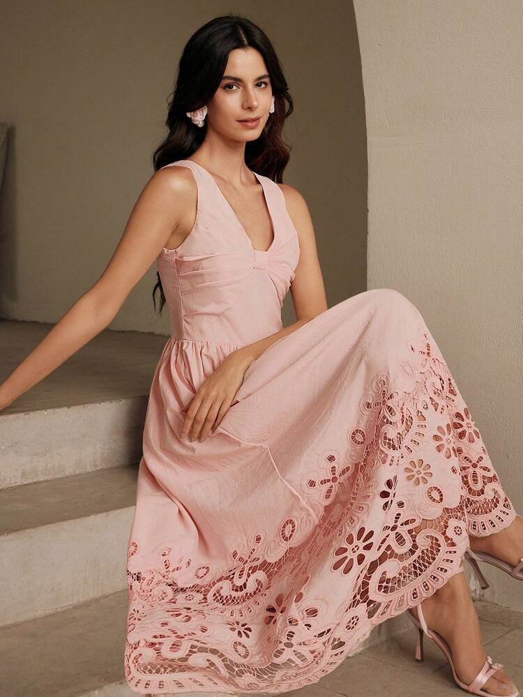 Vestido con bordado calado, plisado y decoración de lazo, diseño de verano