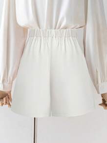 GlowEve 新款女式梭织面料褶皱 A 字型前拉链后松紧腰修身中腰短裤，百搭舒适优雅短裤，适合日常穿着 - 杏色 - 查看 2