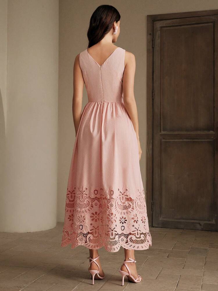 Vestido con bordado calado, plisado y decoración de lazo, diseño de verano