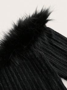 SHEIN ICON Plus Size Y2K Grunge Hippie Off Shoulder Fuzzy Trim Tee - Black - View 3