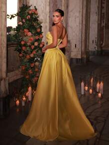 Glamrae Robe élégante en satin jaune brillant, décolleté en V profond sans bretelles, avec nœud décoratif, taille basque extra large, ourlet extra large, dos réglable. Convient pour les sorties, les vacances, les anniversaires, les fêtes, les mariages, les bals de promo et les galas formels. - Jaune citron - Voir 3