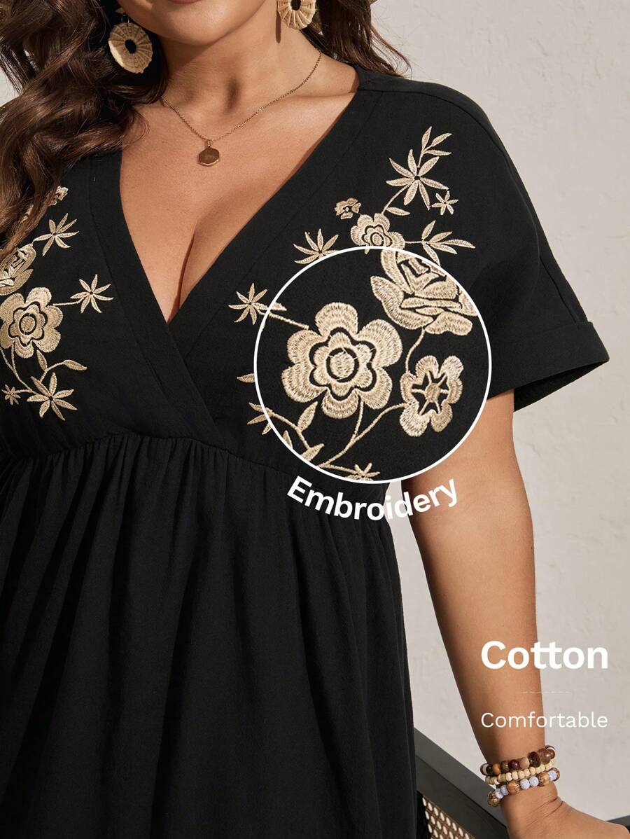 Comfylo Vestido curto feminino plus size, preto, com decote em V, manga curta, linha A, bordado, primavera/verão - Preto - Ver 1