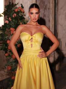 Glamrae Robe élégante en satin jaune brillant, décolleté en V profond sans bretelles, avec nœud décoratif, taille basque extra large, ourlet extra large, dos réglable. Convient pour les sorties, les vacances, les anniversaires, les fêtes, les mariages, les bals de promo et les galas formels. - Jaune citron - Voir 5