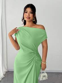 Elenzga 大码落肩褶饰优雅连衣裙