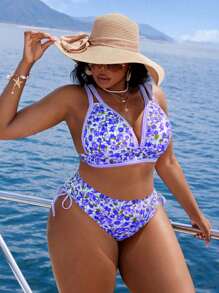 SHEIN Swim Curve Traje de baño de 2 piezas de talla grande para mujer con diseño floral aleatorio, pantalones cortos tipo triángulo de cintura alta con cordón y tirantes gruesos ajustables de moda