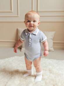 SHEIN 男婴提花针织Polo领短袖连体衣，童装，婴儿服装，适合外出、聚会、夏季穿着，男女宝宝通用款 - 淺灰色 - 查看 1
