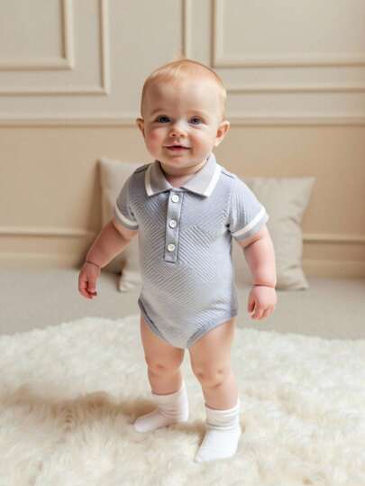 SHEIN 男婴提花针织Polo领短袖连体衣，童装，婴儿服装，适合外出、聚会、夏季穿着，男女宝宝通用款