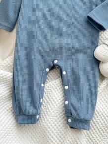 新生婴儿男孩女孩两件套蓝白柔软舒适亲肤温暖纹理华夫格面料开裆宽松连体裤可爱卡通熊衬衫领休闲百搭适合居家或外出