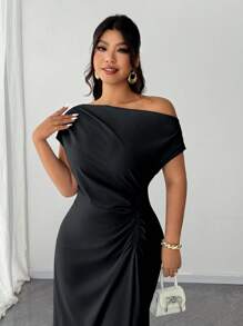 Elenzga 大码露肩褶饰优雅连衣裙