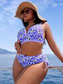 SHEIN Swim Curve Traje de baño de 2 piezas de talla grande para mujer con diseño floral aleatorio, pantalones cortos tipo triángulo de cintura alta con cordón y tirantes gruesos ajustables de moda
